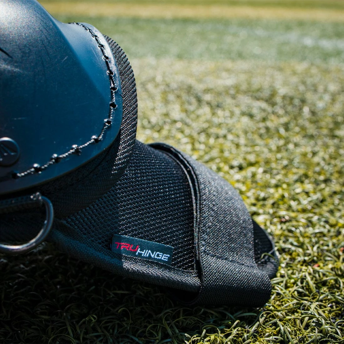 Easton Hellcat Slowpitch Fielding Leg Guards: EHCATL 8 Easton Hellcat Slowpitch Fielding Leg Guards: EHCATL - Image 6